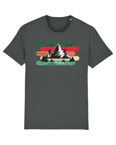 Unisex T-Shirt bedruckt aus Bio Baumwolle | Bergsteiger Berlandschaft mit Bäumen und farbigem Hinter